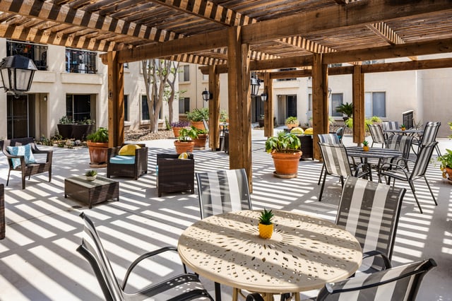 Madison-Estates-042 - Outdoor Seating